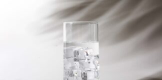 clear drinking glass with water