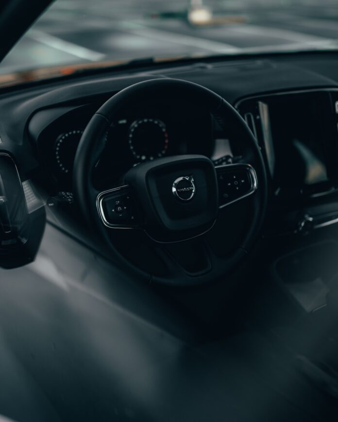 black mercedes benz steering wheel