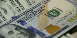 100 US dollar banknote