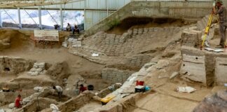 gray concrete building