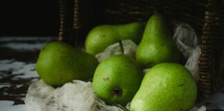 bunch of green pear fruit