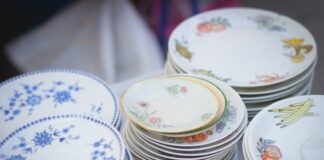 white-and-blue floral ceramic dinnerware set
