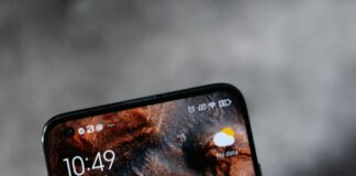 iphone screen showing icons with icons