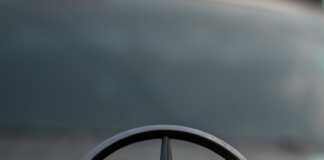 Mercedes-Benz emblem