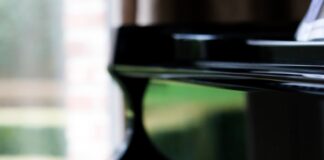 black and white piano in close-up photography