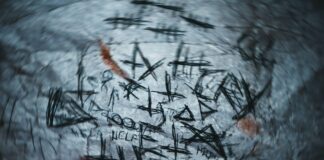 a bunch of graffiti written on the side of a building