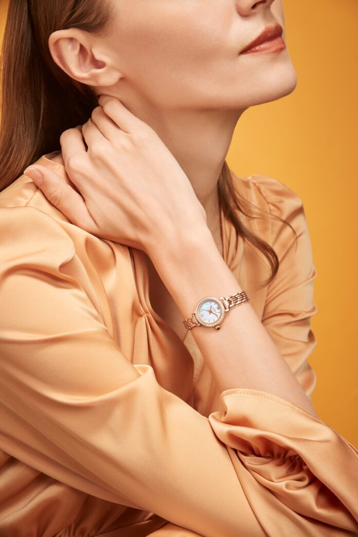 a person with the hand on the face