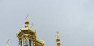 a large building with gold and blue decorations on top of it