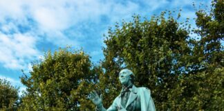 a statue of a person