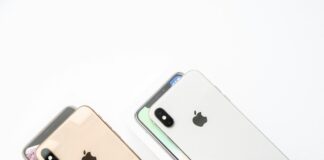 gold iPhone Xs Max near silver iPhone Xs Max
