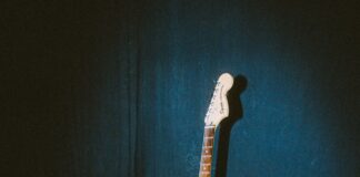 An electric guitar sitting on top of a table