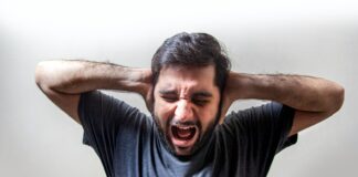 man in black crew neck t-shirt