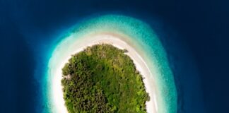 An island in the middle of the ocean