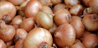 white garlic on brown wooden table